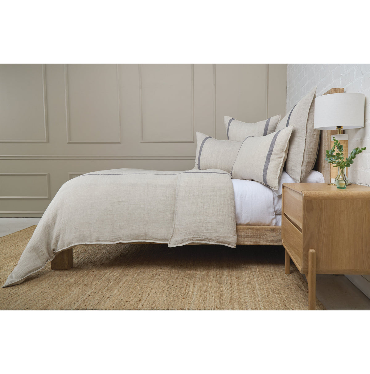 Linen-look duvet cover in light beige with dark blue bordered panels and pillow shams