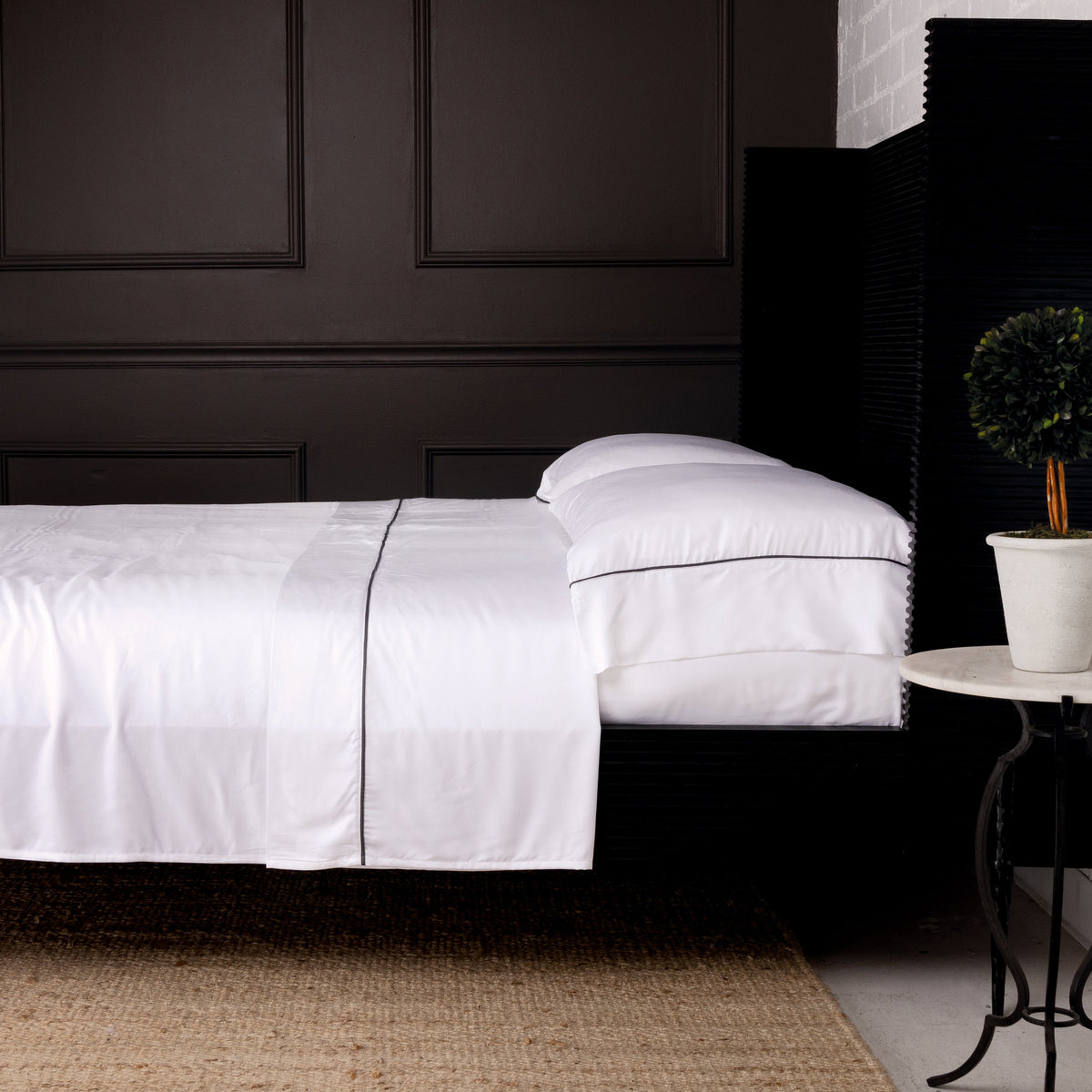 White sheet set with dark contrast piping and matching pillowcase